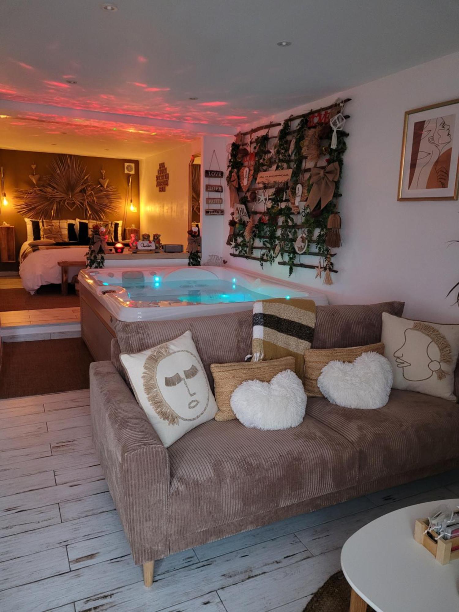 Suite & Spa Just Dream 28 Six-Fours-les-Plages Exterior photo